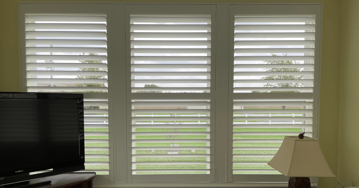 How to Design a Window Treatment Upgrade for Short Term Rentals Airbnbs Window Decor Featured