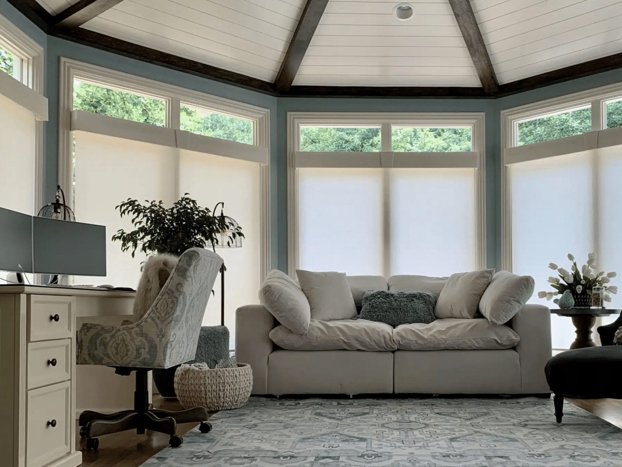 How to Choose Window Treatments for Bay Windows Bow Windows and Alcoves featured image 1